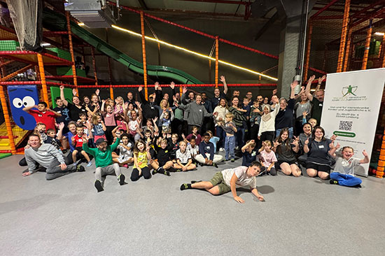 Sprungspaß für nierenkranke Kinder in der Jump'n'Fun Arena