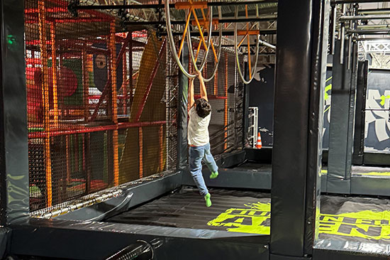 Sprungspaß für nierenkranke Kinder in der Jump'n'Fun Arena